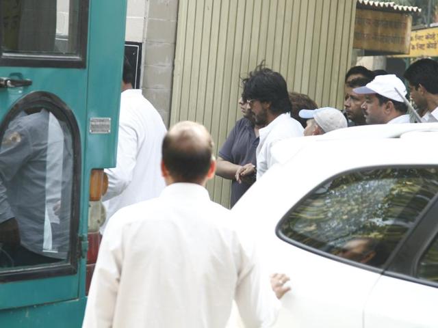 Shah Rukh and Gauri Khan’s friends and family members are with them at this moment of pain. (Waseem Gashroo/Hindustan Times) 