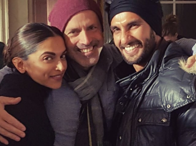 Boyfriend Ranveer Singh paid a visit to Deepika while she was shooting for xXx in Canada. With film’s director DJ Caruso. (Twitter) 