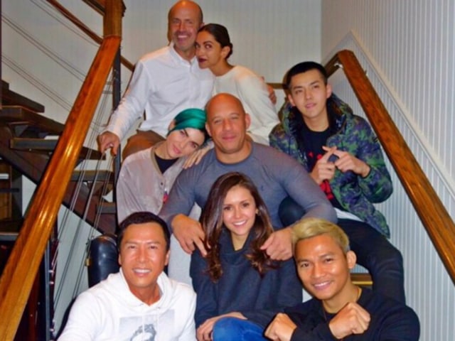 The cast that shoots together also loves to take pictures. The entire xXx gang is here. (Twitter) 