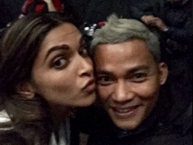 A pouty selfie with action star Tony Jaa. Deepika sure knows how to win them. (Twitter) 