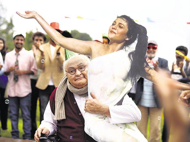 1st Look Kapoor Sons Song To See Rishi Kapoor Party With Mandakini Hindustan Times Alia bhatt, fawad afzal khan, sidharth malhotra. kapoor sons song to see rishi kapoor