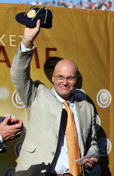 Martin Crowe being inducted into ICC Cricket hall of fame during the 2015 Cricket World Cup match between New Zealand and Australia at Eden Park in Auckland. (AFP file Photo) Martin Crowe being inducted into ICC Cricket hall of fame during the 2015 Cricket World Cup match between New Zealand and Australia at Eden Park in Auckland. (AFP file Photo)