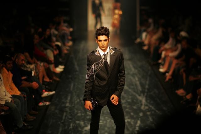 A model at Lakme Fashion Week(LFW) Spring/Summer 2010 in Mumbai(Kunal Patil/HT) A model at Lakme Fashion Week(LFW) Spring/Summer 2010 in Mumbai(Kunal Patil/HT)