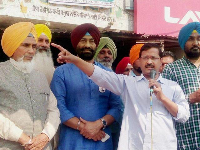 Delhi chief minister Arvind Kejriwal delivers a speech at Dhilwan in Punjab.(PTI Photo) Delhi chief minister Arvind Kejriwal delivers a speech at Dhilwan in Punjab.(PTI Photo)