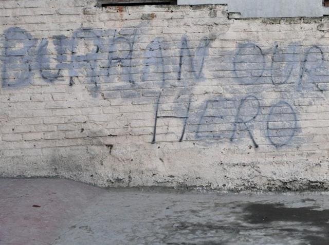 There are numerous pieces of graffiti in the city hailing the acts of the Islamic State, the Hizbul Mujahideen, its commander Burhan Wani, and the Taliban. (Waseem Andrabi//HT Photo)