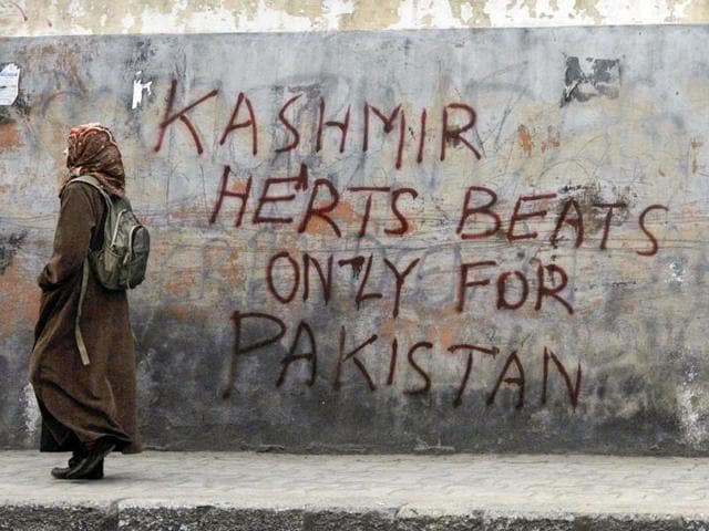 Ahead of the India-Pakistan T20 match at Mirpur last Sunday, a set of pro-Pakistani graffiti was spotted on a stretch of wall in Downtown Srinagar. (Waseem Andrabi//HT Photo)