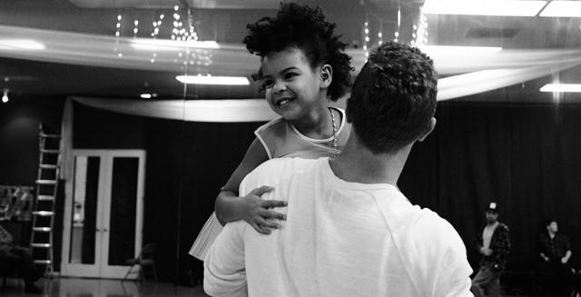 Adorable moments: Blue Ivy with Chris Martin. (beyonce.com) Adorable moments: Blue Ivy with Chris Martin. (beyonce.com)