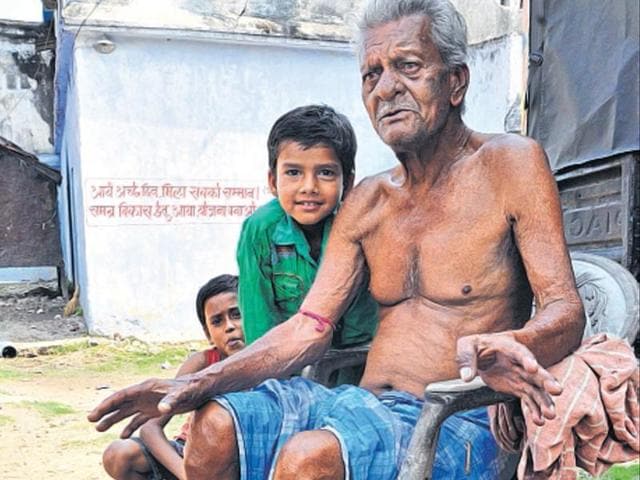 Adhir Sarkhel at his house in Dhanbad’s Gharwad village. (Bijay/HT Photo) Adhir Sarkhel at his house in Dhanbad’s Gharwad village. (Bijay/HT Photo)