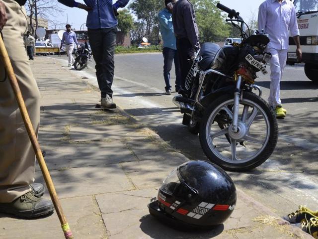 Reporting a road accident to police or taking a victim to hospital will no longer be a harrowing experience for good samaritans.(Mujeeb Faruqui/HT Photo) Reporting a road accident to police or taking a victim to hospital will no longer be a harrowing experience for good samaritans.(Mujeeb Faruqui/HT Photo)