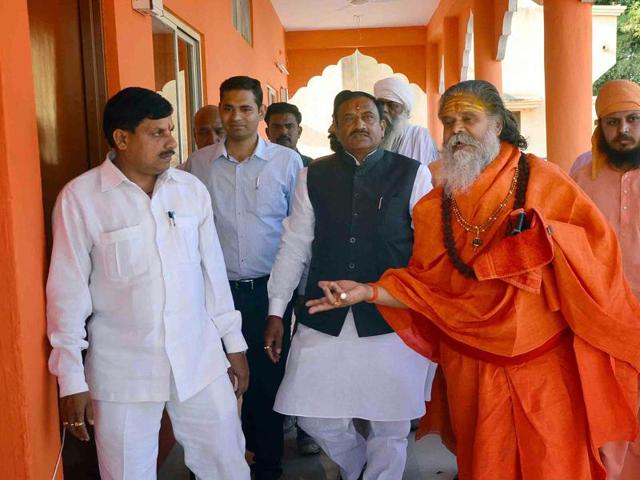 Incharge minister Bhupendra Singh and Narendra Giri (R) after a closed door meeting in Ujjain on Thursday.(HT photo) Incharge minister Bhupendra Singh and Narendra Giri (R) after a closed door meeting in Ujjain on Thursday.(HT photo)
