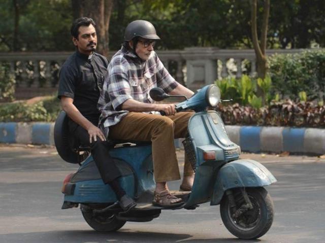 Amitabh Bachchan and Nawazuddin Siddiqui were spotted shooting for their upcoming film, Te3n, in Kolkata on Nov 29. (IANS)