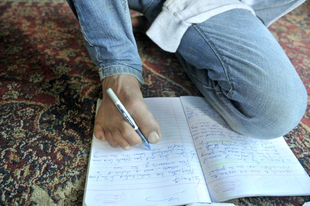 Amir not only managed to make his feet double as his hands, but even learnt to swim and play cricket. (Waseem Andrabi/HT) Amir not only managed to make his feet double as his hands, but even learnt to swim and play cricket. (Waseem Andrabi/HT)