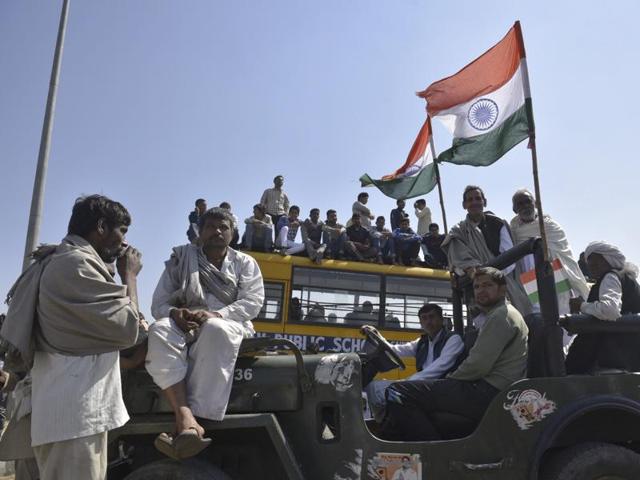 Jat protestors on the Rohtak road in Sampla, near Rohtak, February 22, 2016 (Ravi Choudhary / HT Photo) Jat protestors on the Rohtak road in Sampla, near Rohtak, February 22, 2016 (Ravi Choudhary / HT Photo)