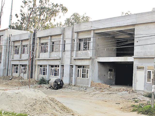 View of the incomplete drug de-addiction centre in Rajindra Hospital n Patiala on Saturday. (HT Photo) View of the incomplete drug de-addiction centre in Rajindra Hospital n Patiala on Saturday. (HT Photo)