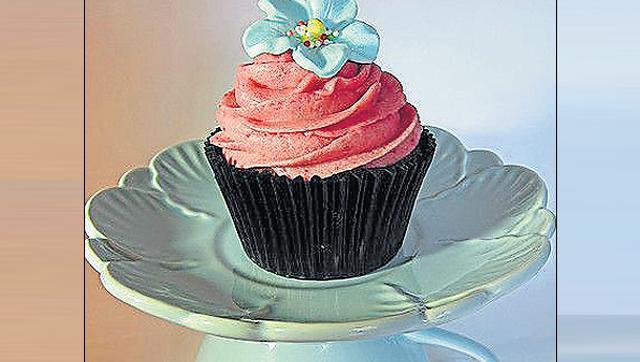 Teacup Dessert Stand (Pinterest/ Flickr.com)