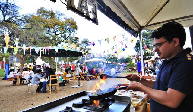 A chef preparing food at the fest on Saturday. (Ravi Kumar/HT Photo) A chef preparing food at the fest on Saturday. (Ravi Kumar/HT Photo)