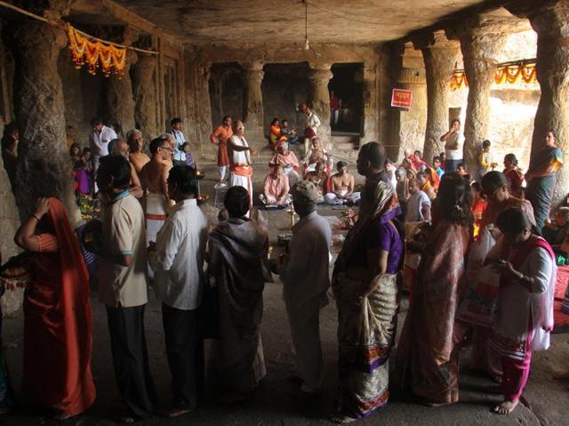 Devotees lined up to take darshan of Shiva Ling on occasion of Maha Shivratri at Mandapeshwar Caves in Mumbai. (Pramod Thakur/HT Photo)