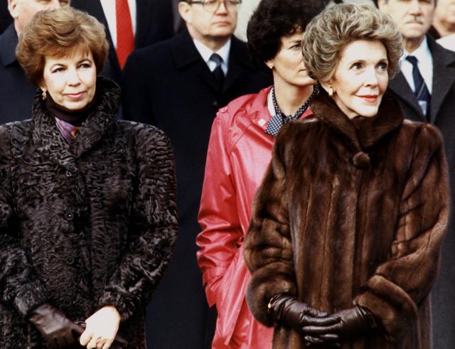 Raisa Gorbachev (L) wife of Soviet leader Mikhail Gorbachev, accompanied by US First Lady Nancy Reagan (R) attend a welcoming ceremonies for Gorbachev at the White House in Washington, DC. Nancy was constantly accused of overstepping her authority and influencing her husband’s decisions. (AFP Photo)