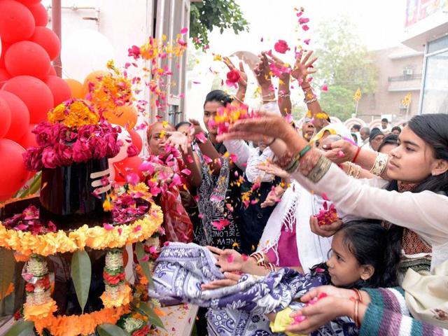 Devotees worshipping Lord Shiva on the occasion of Maha Shivratri in Bikaner on Monday. (PTI) Devotees worshipping Lord Shiva on the occasion of Maha Shivratri in Bikaner on Monday. (PTI)