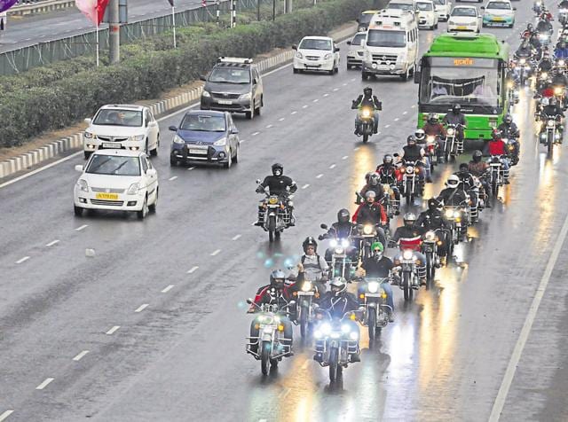 Around 110 members of a social media group, Royal Enfield Delhi, participated in the ride on Sunday. (Parveen Kumar/HTPhoto) Around 110 members of a social media group, Royal Enfield Delhi, participated in the ride on Sunday. (Parveen Kumar/HTPhoto)
