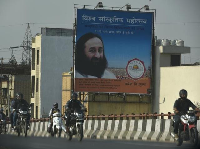 Spiritual guru Sri Sri Ravi Shankar’s Art of Living Foundation which is organising the three-day extravaganza in east Delhi has come under fire for flattening the floodplain, destroying birds’ nesting sites and choking the polluted Yamuna with construction debris. (Saumya Khandelwal/HT Photo) Spiritual guru Sri Sri Ravi Shankar’s Art of Living Foundation which is organising the three-day extravaganza in east Delhi has come under fire for flattening the floodplain, destroying birds’ nesting sites and choking the polluted Yamuna with construction debris. (Saumya Khandelwal/HT Photo)