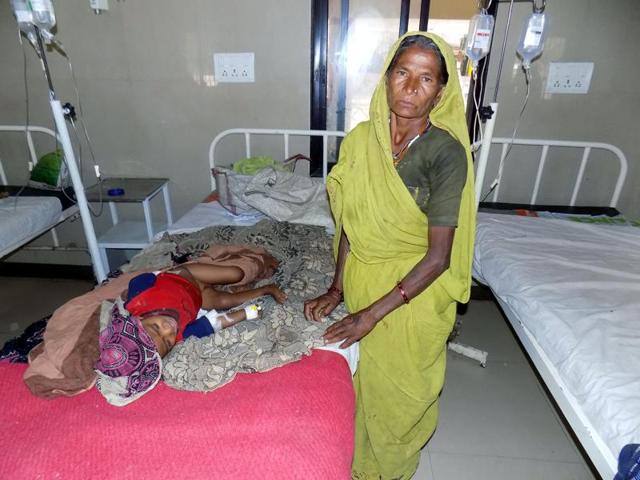 The child undergoing treatment at the government children hospital in Ratlam. (HT photo) The child undergoing treatment at the government children hospital in Ratlam. (HT photo)