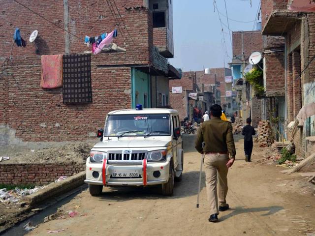 Policemen at Tigri village of Greater Noida in UP after a 16-year-old girl was found burnt on Monday, March 07, 2016. Police have arrested a young man in this connection.(Sunil Sharma / HT Photo) Policemen at Tigri village of Greater Noida in UP after a 16-year-old girl was found burnt on Monday, March 07, 2016. Police have arrested a young man in this connection.(Sunil Sharma / HT Photo)