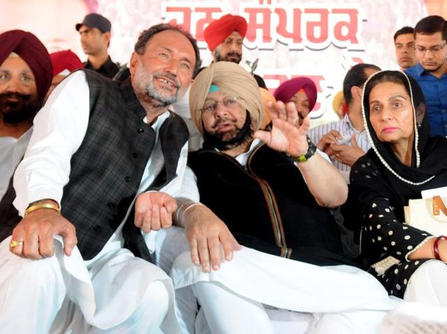Punjab Congress chief Captain Amarinder Singh flanked by his wife and Patiala MLA Preneet Kaur and former MLA Madan Lal Jalalpur at a rally in Ghanaur village near Patiala on Monday. (Bharat Bhushan/HT Photo) Punjab Congress chief Captain Amarinder Singh flanked by his wife and Patiala MLA Preneet Kaur and former MLA Madan Lal Jalalpur at a rally in Ghanaur village near Patiala on Monday. (Bharat Bhushan/HT Photo)