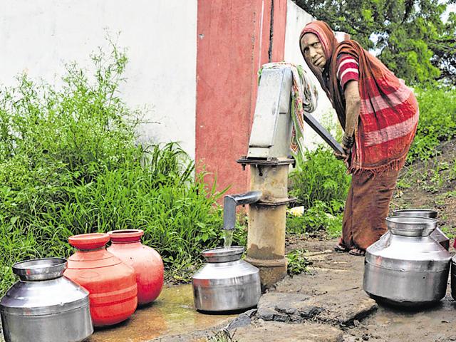 Maharashtra has spent Rs21,421.8 crore on drought mitigation in the past four years. It includes the amount received from the Centre.(HT file photo)