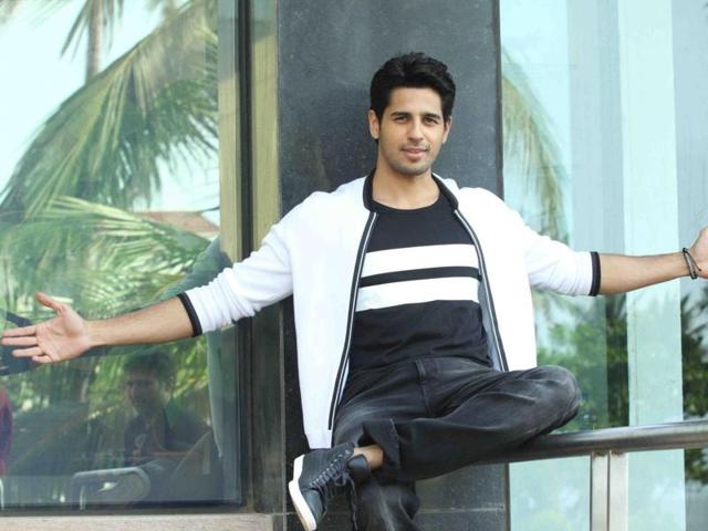 Actor Sidharth Malhotra does a Shah Rukh Khan during the media interaction of film Kapoor & Sons in Mumbai. (IANS) 