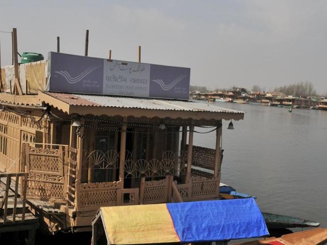 Floating on the Dal Lake in Srinagar, a post office like no other | Latest  News India - Hindustan Times