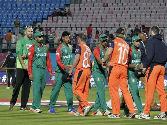 Netherlands's captain Peter Borren (4L) leads his players as they shake hands with Bangladesh opponents after their loss. (AFP Photo)