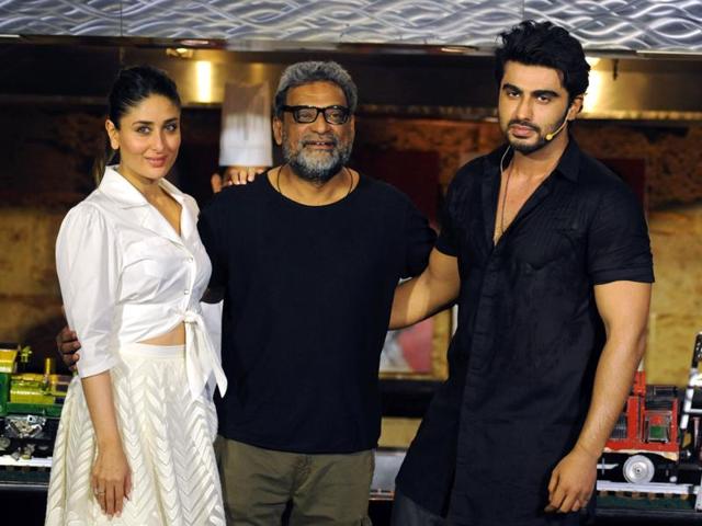 Kareena Kapoor (L) poses with actor Arjun Kapoor (R) and director R Balki (C) during the promotion of the forthcoming Hindi film Ki & Ka. (AFP) 