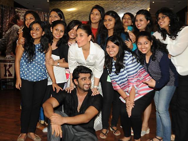 Kareena Kapoor (C) poses with actor Arjun Kapoor during the promotion of the forthcoming Hindi film Ki & Ka. (AFP) 