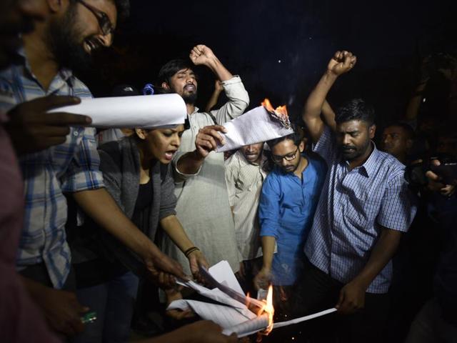 JNU Students burn a Manu smriti and protest against arrest of JNUSU students at JNU campus, in New Delhi, India, on Tuesday(Sanjeev Verma/ Hindustan Times)