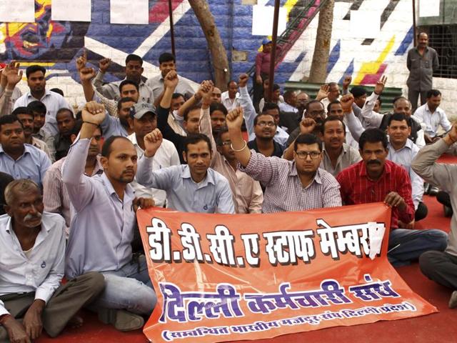 Protest by DDCA staff at Firoz Shah Kotla in New Delhi, on Saturday. (HT Photo) Protest by DDCA staff at Firoz Shah Kotla in New Delhi, on Saturday. (HT Photo)