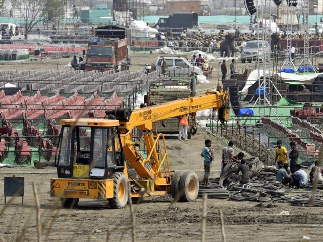 The NGT on Wednesday slapped an initial fine of Rs.5 crore on spiritual guru Sri Sri Ravi Shankar’s Art of Living, but declined to stay the holding of the World Culture Festival on the fragile Yamuna flood plain.(Ravi Choudhary/HT Photo)