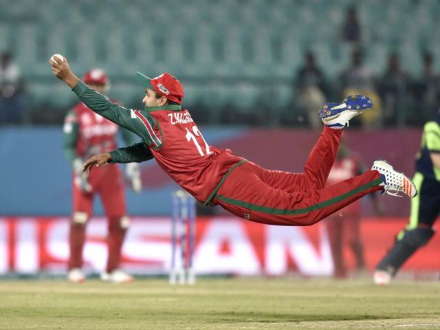 Zeeshaan Maqsood of Oman takes a catch to dismiss PR Stirling. (Gurpreet Singh/HT Photo) 