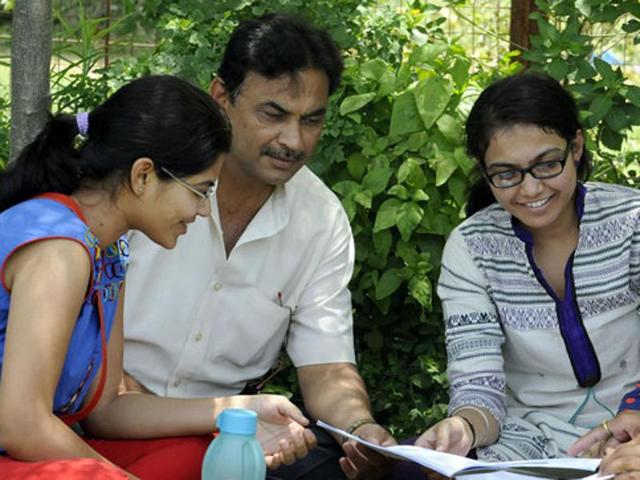 Students discuss the question paper after appearing for the IIT-JEE advanced examination in Indore. (Shankar Mourya/HT file photo) Students discuss the question paper after appearing for the IIT-JEE advanced examination in Indore. (Shankar Mourya/HT file photo)