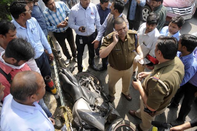 The TVS Apache which was recovered from the spot. (Burhaan Kinu/HT Photo) The TVS Apache which was recovered from the spot. (Burhaan Kinu/HT Photo)
