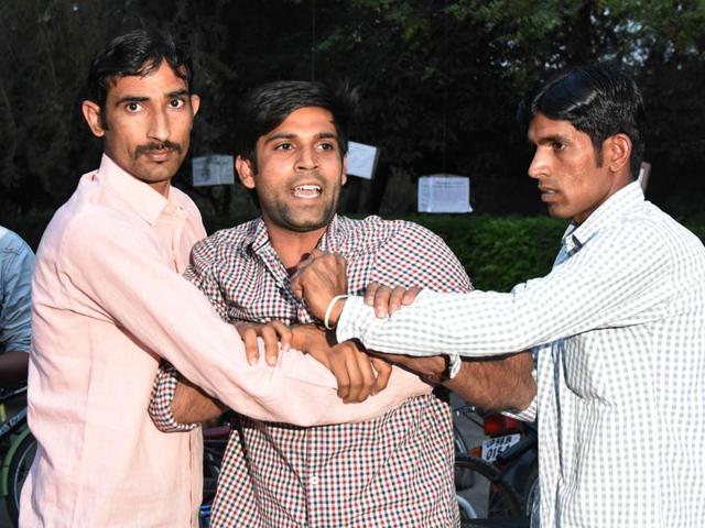 Kanhaiya was going to attend a “nationalism” lecture when the attacker jumped into his security cordon and manhandled him. (Vipin Kumar/HT Photo) Kanhaiya was going to attend a “nationalism” lecture when the attacker jumped into his security cordon and manhandled him. (Vipin Kumar/HT Photo)
