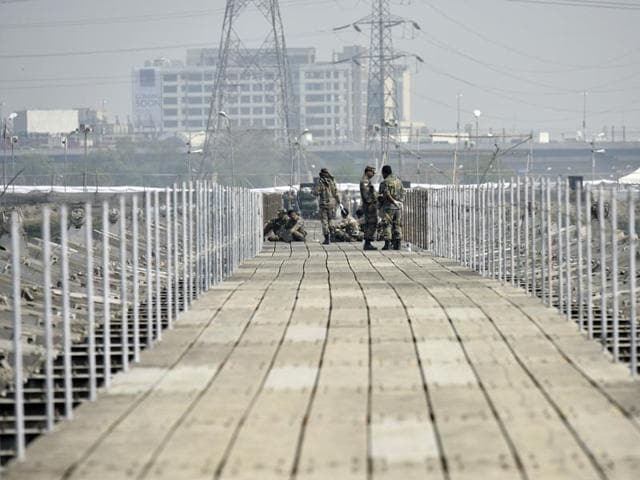 The government’s direction to the army to build two floating bridges on the Yamuna floodplain for the three-day event came under Opposition criticism in Rajya Sabha on Wednesday. (Ravi Choudhary/HT Photo) The government’s direction to the army to build two floating bridges on the Yamuna floodplain for the three-day event came under Opposition criticism in Rajya Sabha on Wednesday. (Ravi Choudhary/HT Photo)