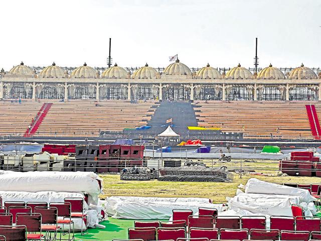 An event by Art of Living has become mired in controversies following objection by environmental activists. The NGT has fined the organisers Rs 5 crore. (Ravi Choudhary / HT Photo)