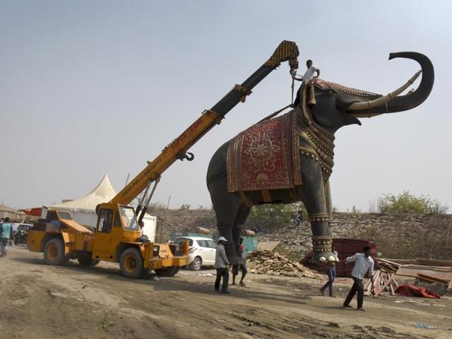 Preparation work being carried out for the World Culture Festival on Yamuna floodplains. (Sushil kumar/ht photo) 