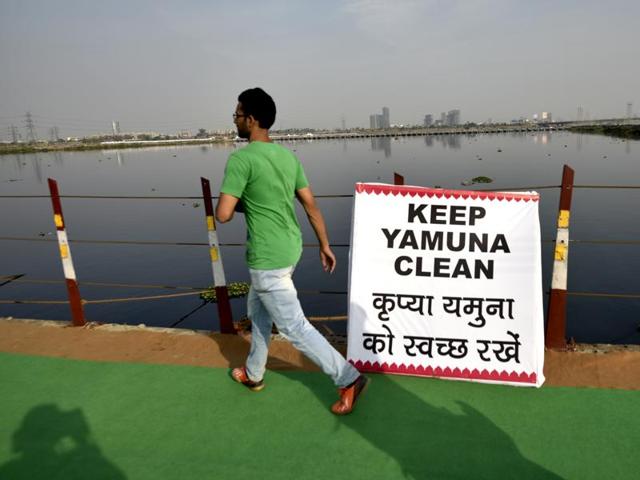 Preparation work being carried out for World Cultural Festival event promoted by Art of Living run by Sri Sri Ravi Shankar, on the banks of Yamuna in New Delhi, India, on Thursday. (Ravi Chaudhary/HT) Preparation work being carried out for World Cultural Festival event promoted by Art of Living run by Sri Sri Ravi Shankar, on the banks of Yamuna in New Delhi, India, on Thursday. (Ravi Chaudhary/HT)