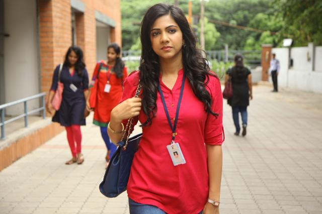 Kadhalum Kadanthu Pogum is often predictable and ponderous, though there are some interesting shots that lift the narrative. (Nikkilcinema) Kadhalum Kadanthu Pogum is often predictable and ponderous, though there are some interesting shots that lift the narrative. (Nikkilcinema)