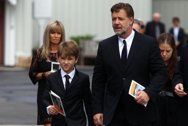 Russell Crowe (R) and his children arrive for the service. (AFP Photo)