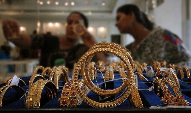 Under this Act, service providers and manufacturers of everything from jewellery to toothpaste will have to adhere to the minimum quality standards laid down by the Bureau of Indian Standards. (File photo/ Reuters ) Under this Act, service providers and manufacturers of everything from jewellery to toothpaste will have to adhere to the minimum quality standards laid down by the Bureau of Indian Standards. (File photo/ Reuters )