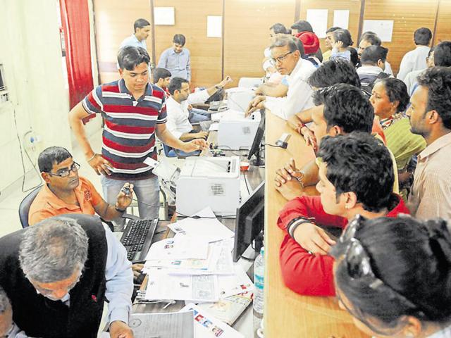 Staff members of the Noida authority and the stamp and registration department are finding it hard to deal with the increased workload. (Burhaan Kinu /HT Photo) Staff members of the Noida authority and the stamp and registration department are finding it hard to deal with the increased workload. (Burhaan Kinu /HT Photo)