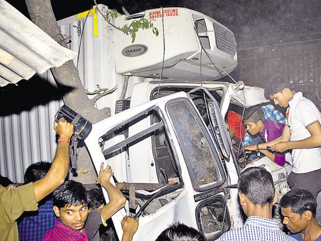 The truck which mowed down those in a wedding procession, killing eleven at Firozabad on Friday night. (HT Photo) The truck which mowed down those in a wedding procession, killing eleven at Firozabad on Friday night. (HT Photo)